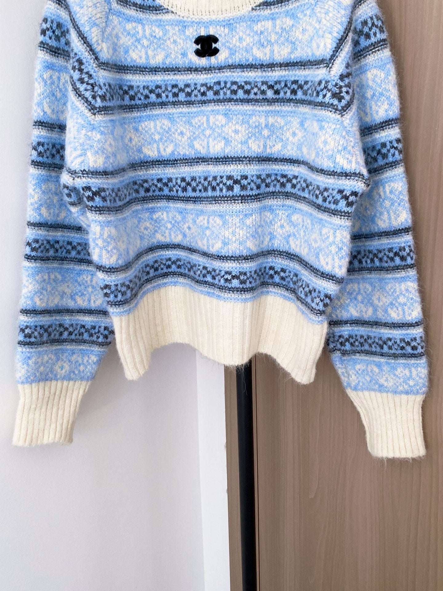 CHANEL 26S CREW NECK SWEATER 860