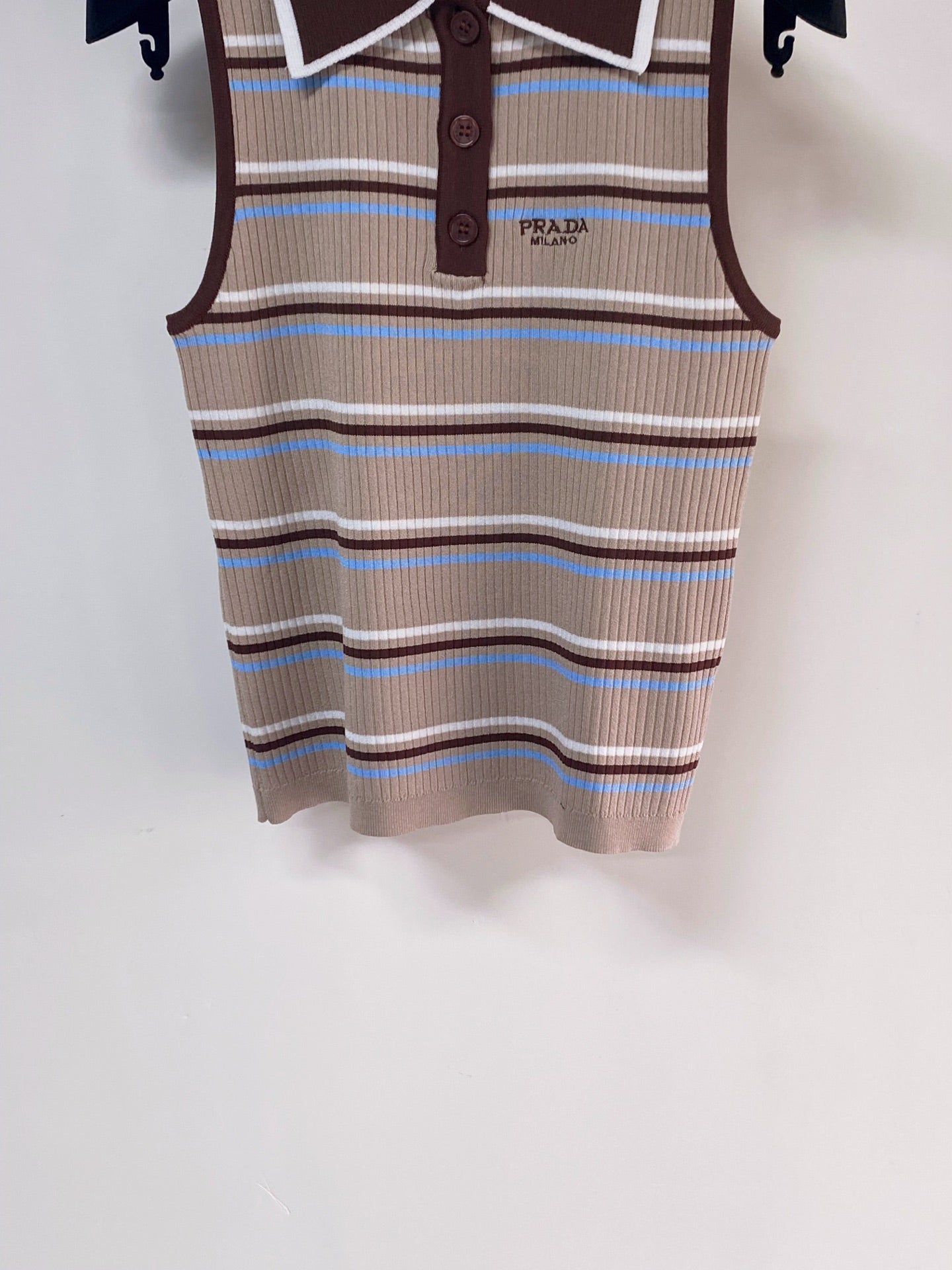 PRADA 26S SLEEVELESS POLO SHIRT STYLE 891