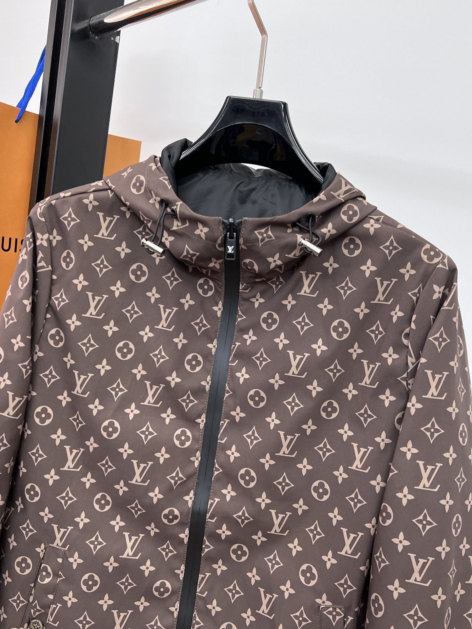 LV DOUBLE-SIDED JACKET BLACK AND BROWN 239023
