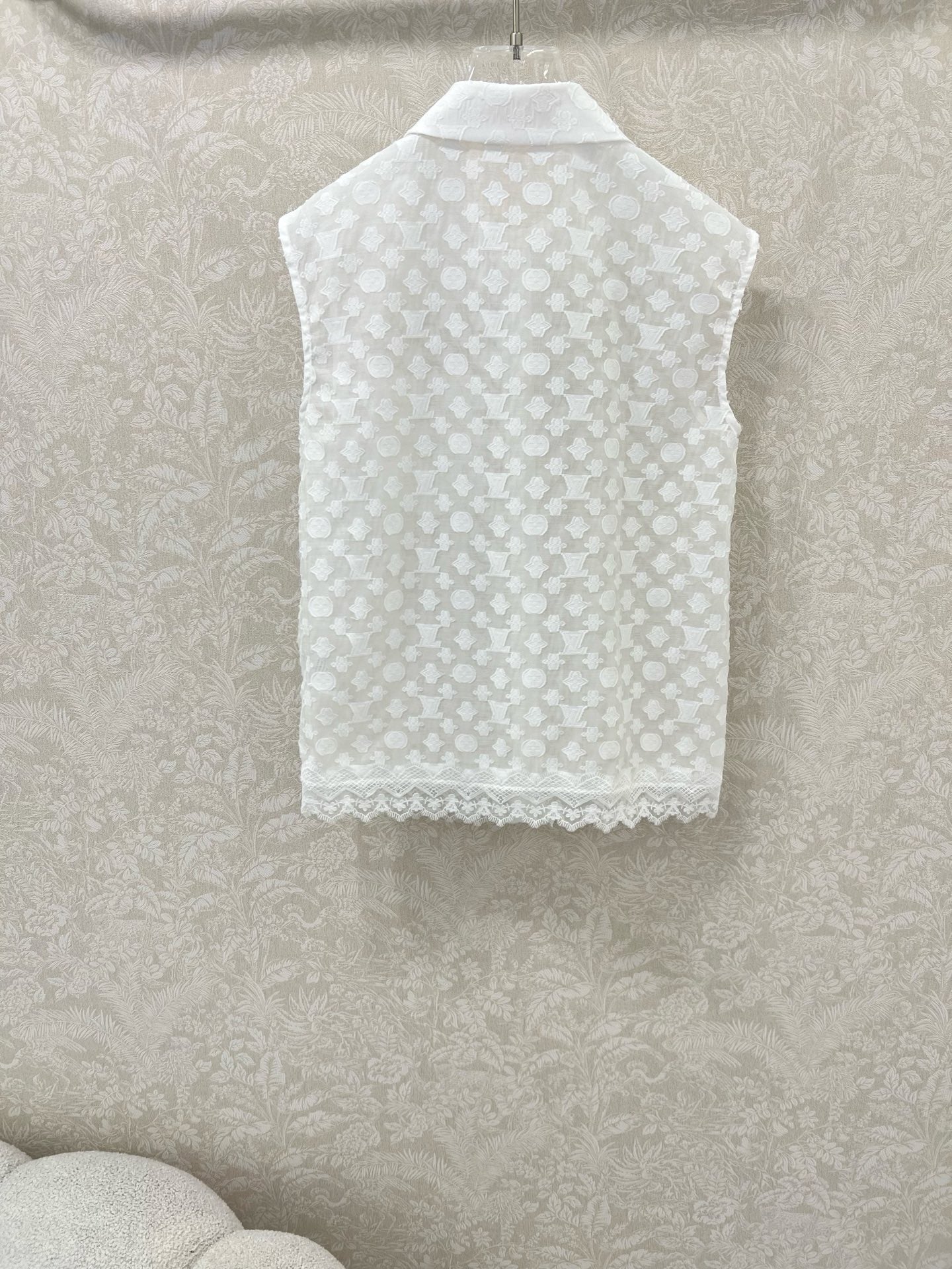 LV SLEEVELESS TOP WITH SCALLOPED LACE HEM 263195
