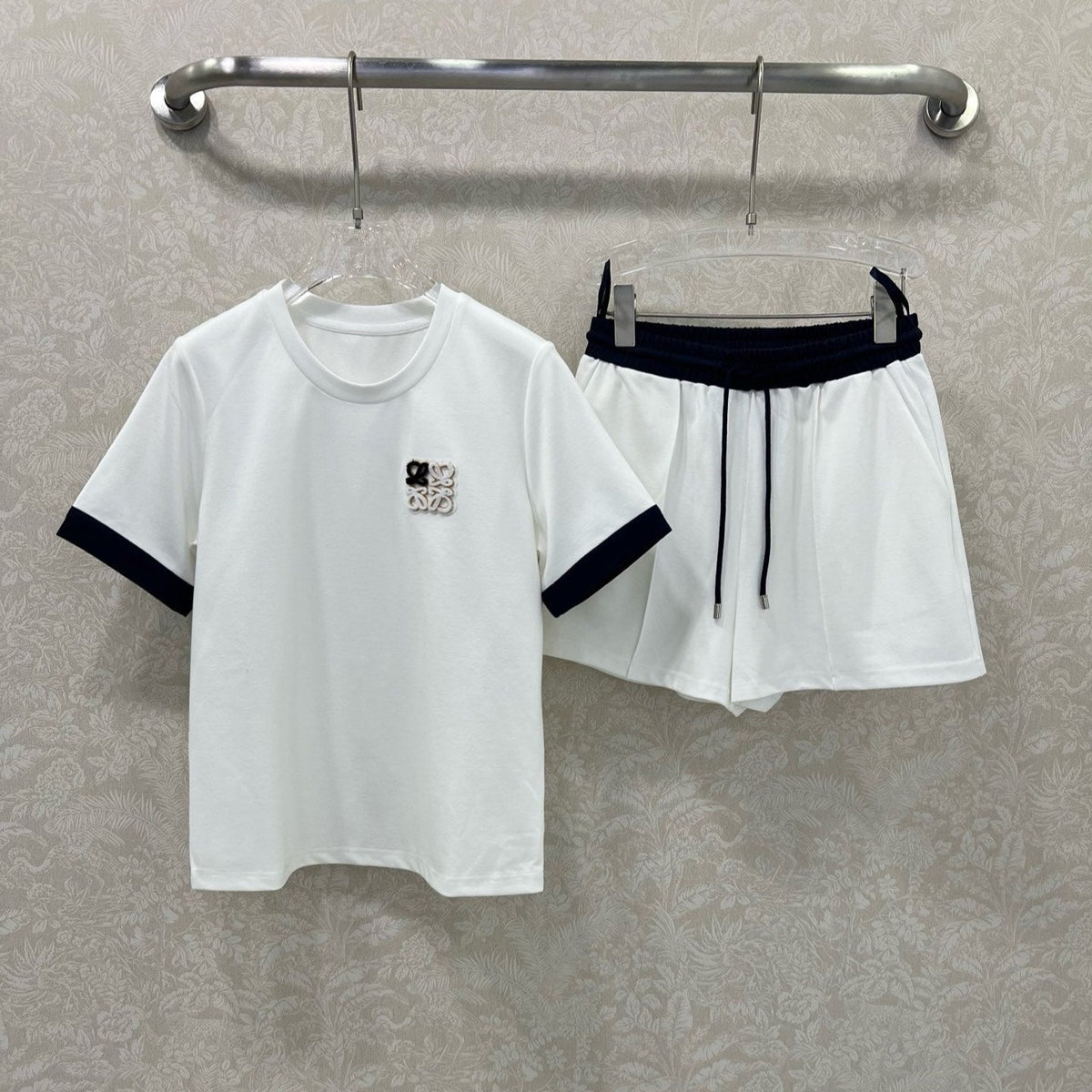 LOEWE SHORT-SLEEVE T-SHIRT AND SHORTS SET 275216
