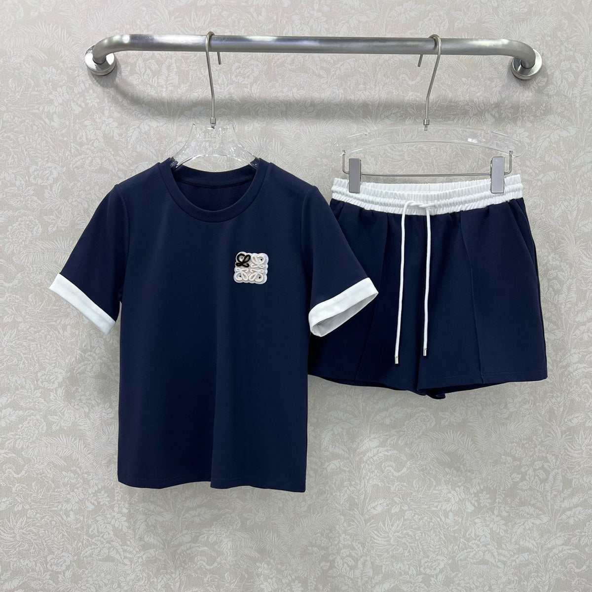 LOEWE SHORT-SLEEVE T-SHIRT AND SHORTS SET 275218