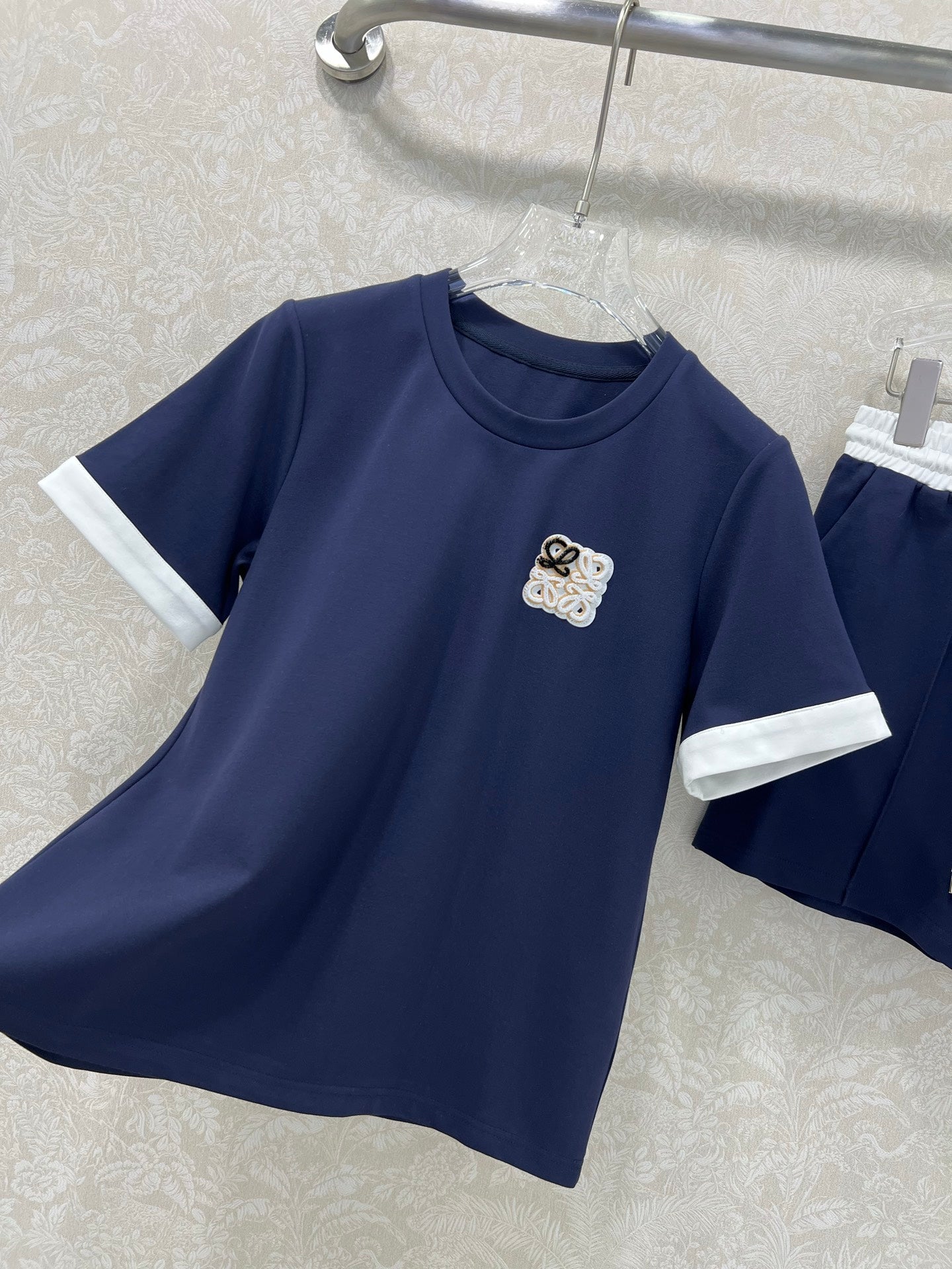 LOEWE SHORT-SLEEVE T-SHIRT AND SHORTS SET 275218