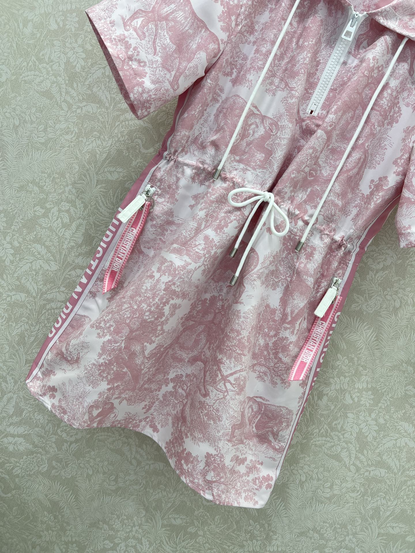 DIOR HOODED HALF-ZIP PRINTED DRESS 275178