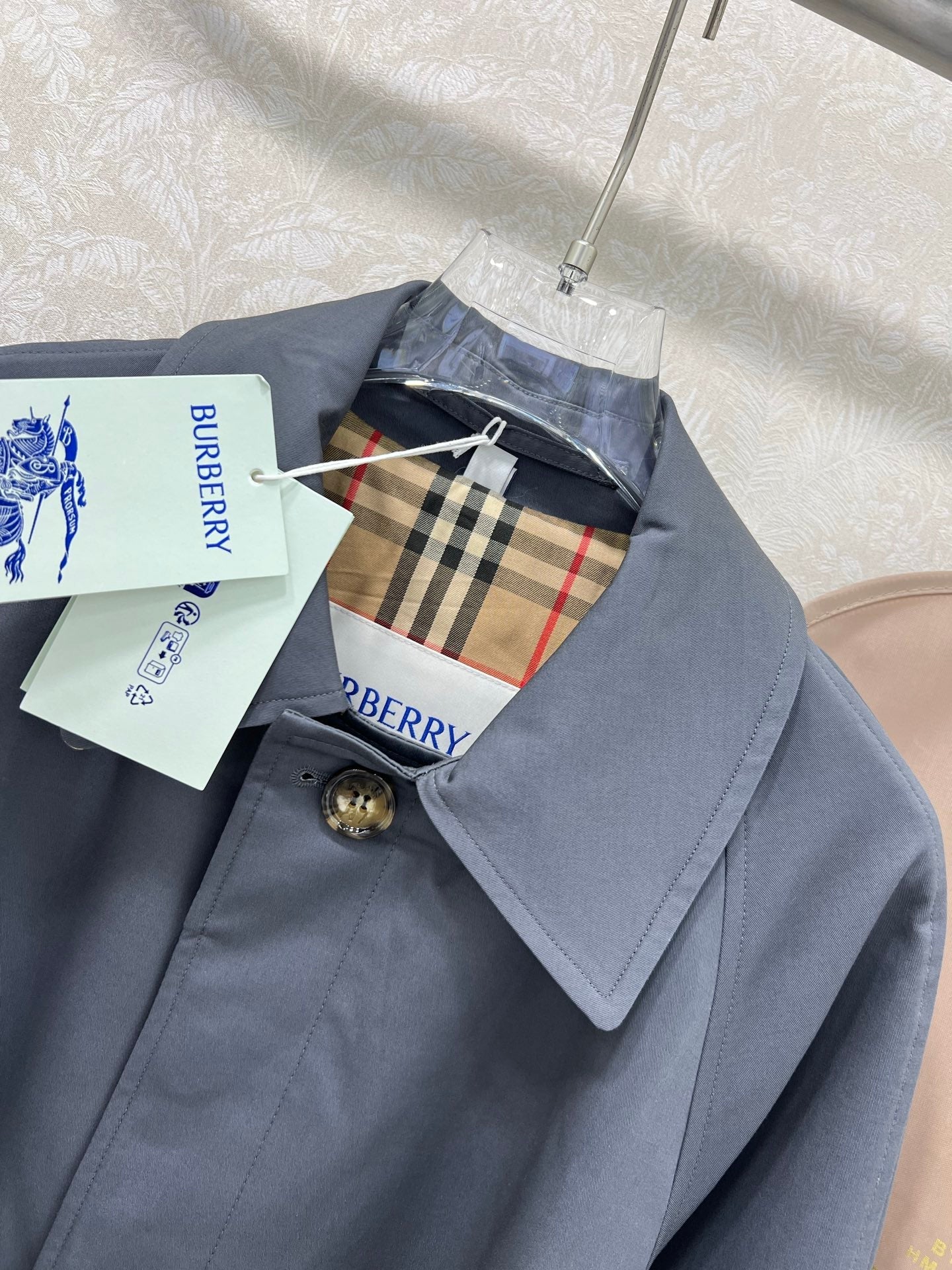 BURBERRY WINDBREAKER JACKET 275090
