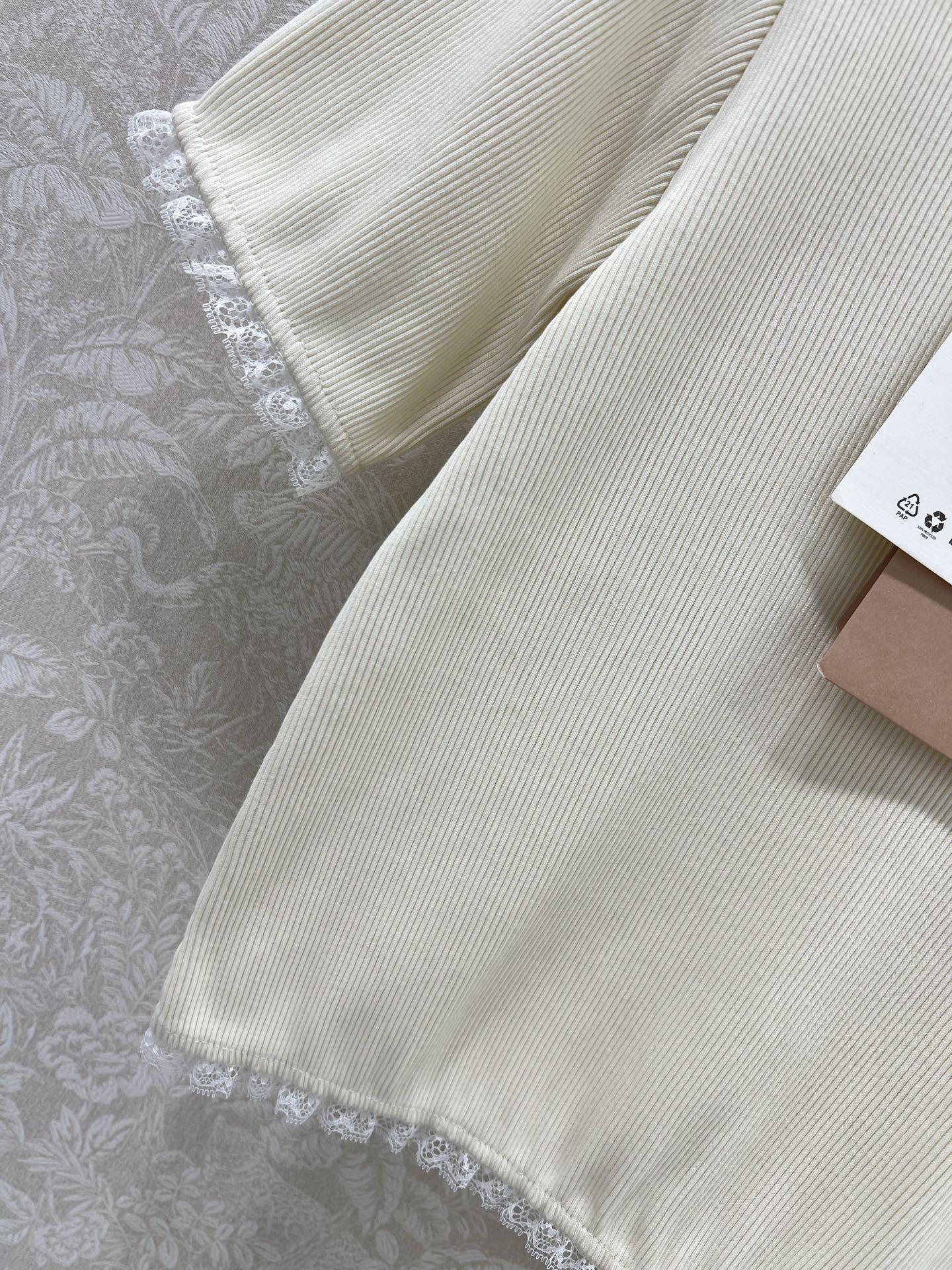 MIUMIU TEXTURED SHORT-SLEEVE LACE TOP 275100