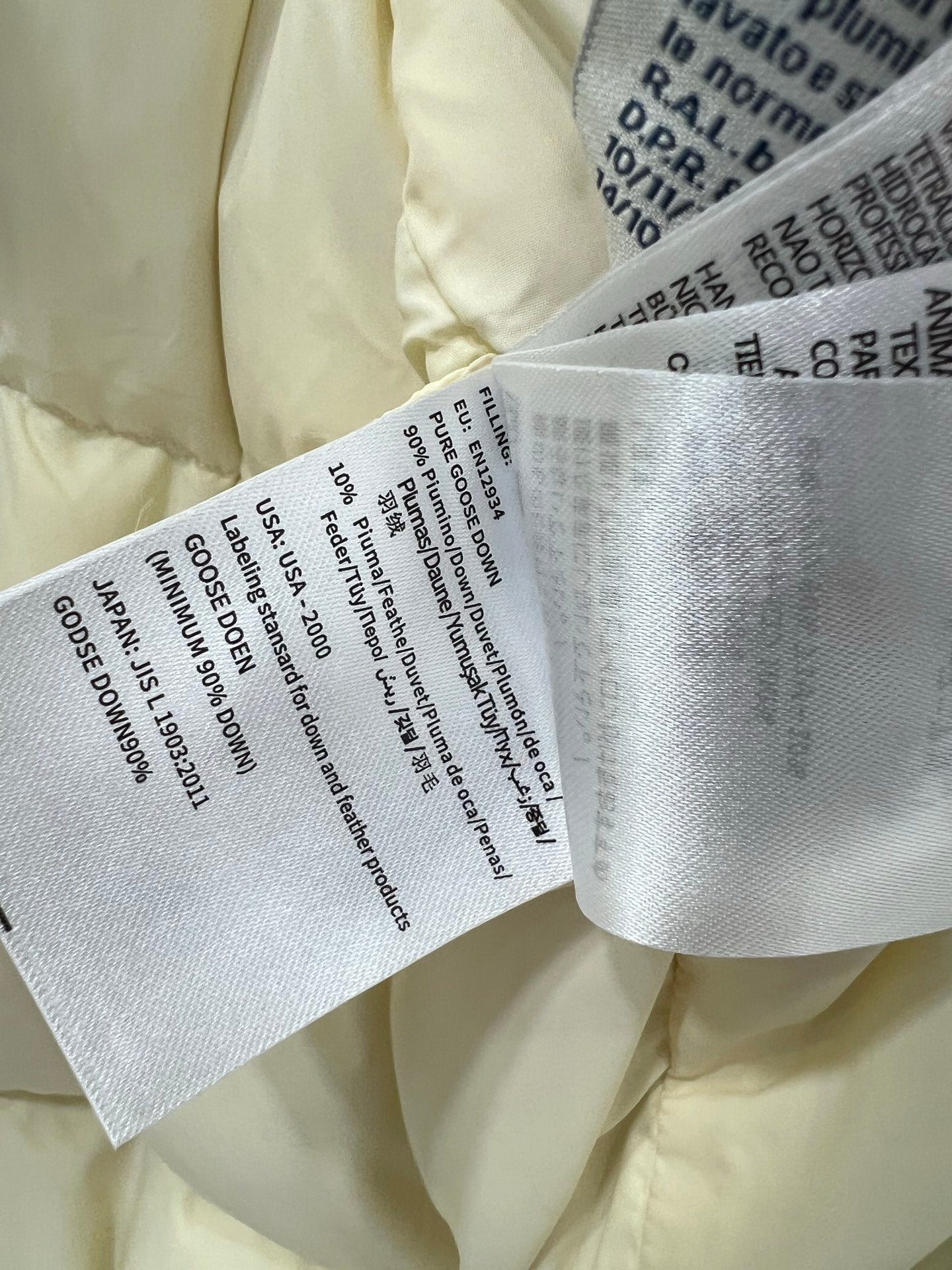 MONCLER 25S JACKET IN WHITE 075