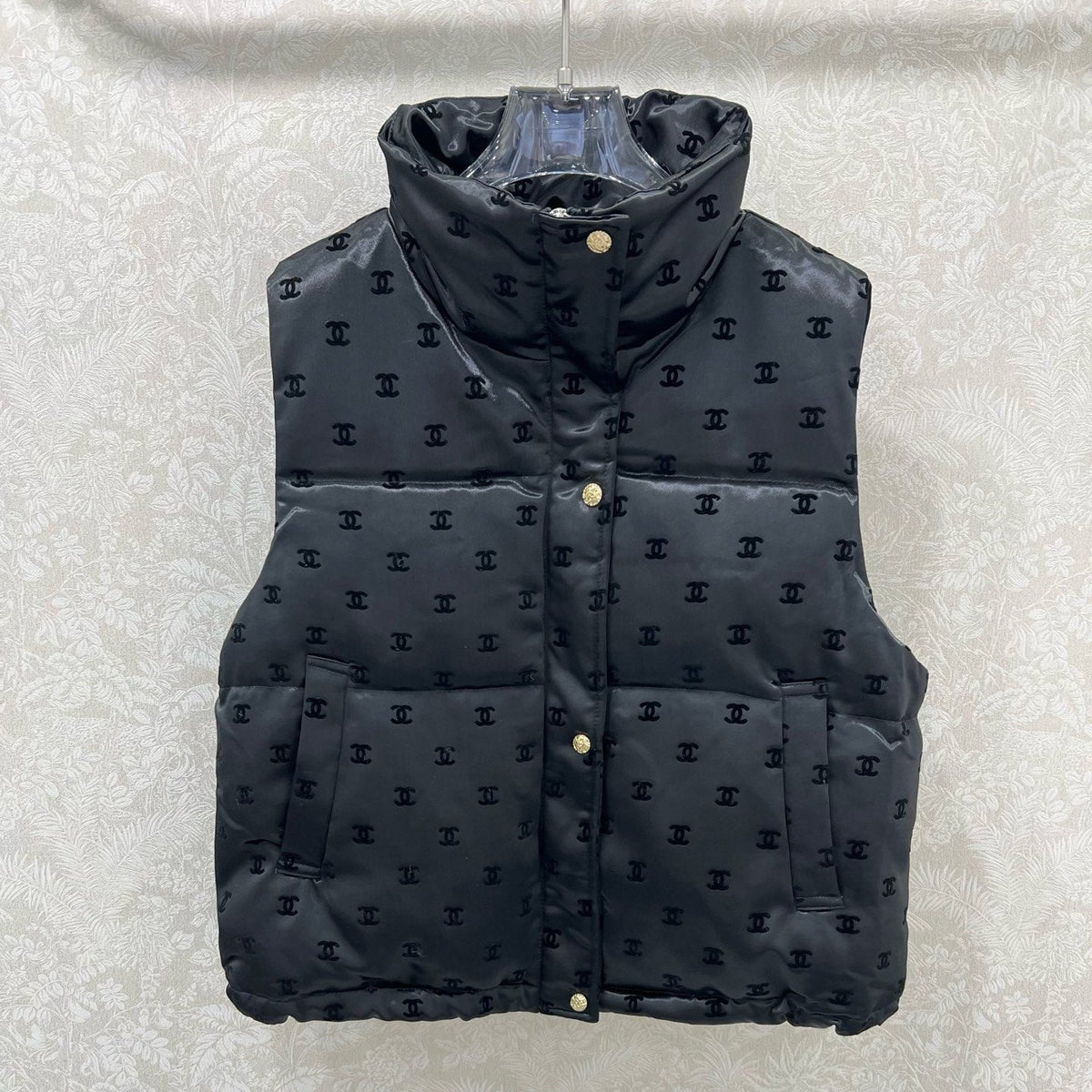 CHANEL 25S PUFFER VEST 312