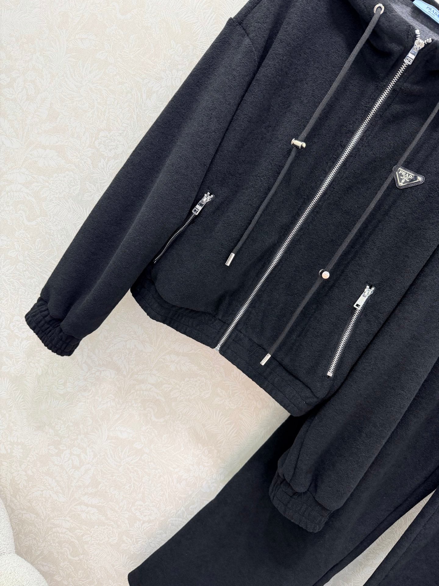 PRADA 26S TWO-PIECE SET 583