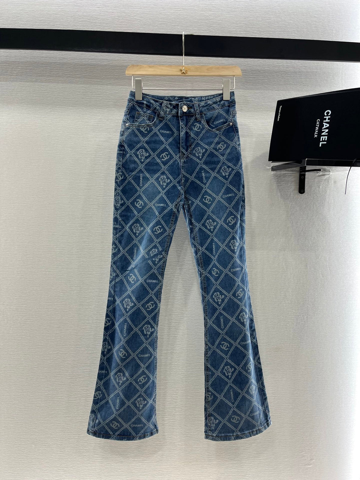 CHANEL FLARED JEANS WITH LOGO PRINT 263984