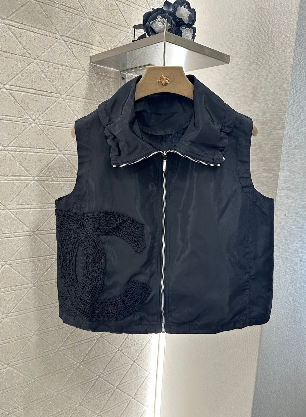 CHANEL SLEEVELESS TOP 272317