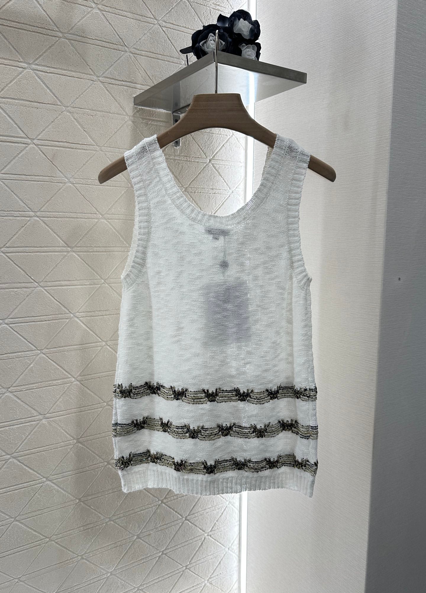 CHANEL SLEEVELESS TOP 272292