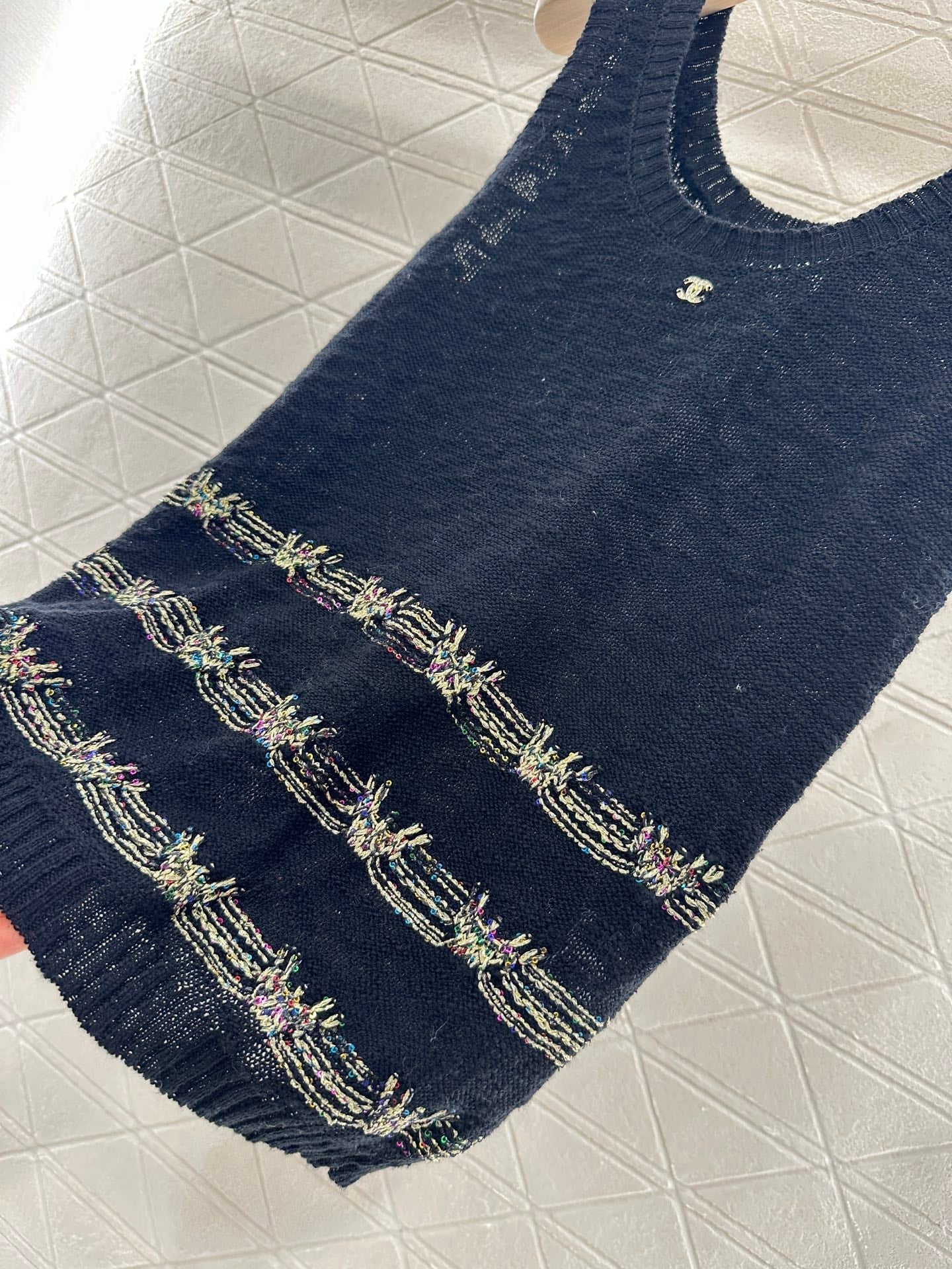 CHANEL SLEEVELESS TOP 272290