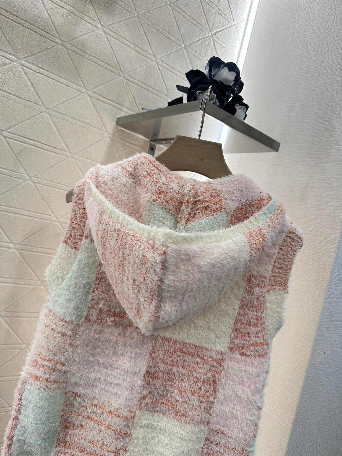 CHANEL SLEEVELESS KNIT HOODIE 276508