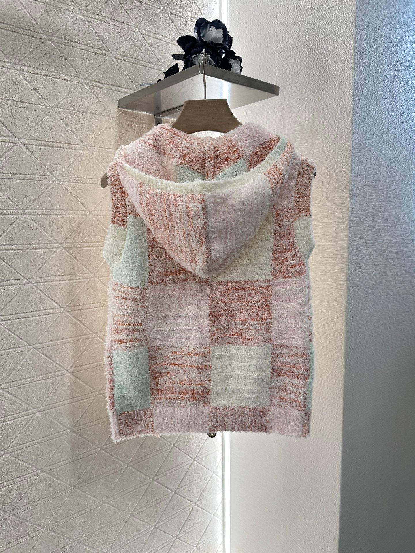 CHANEL SLEEVELESS KNIT HOODIE 276508