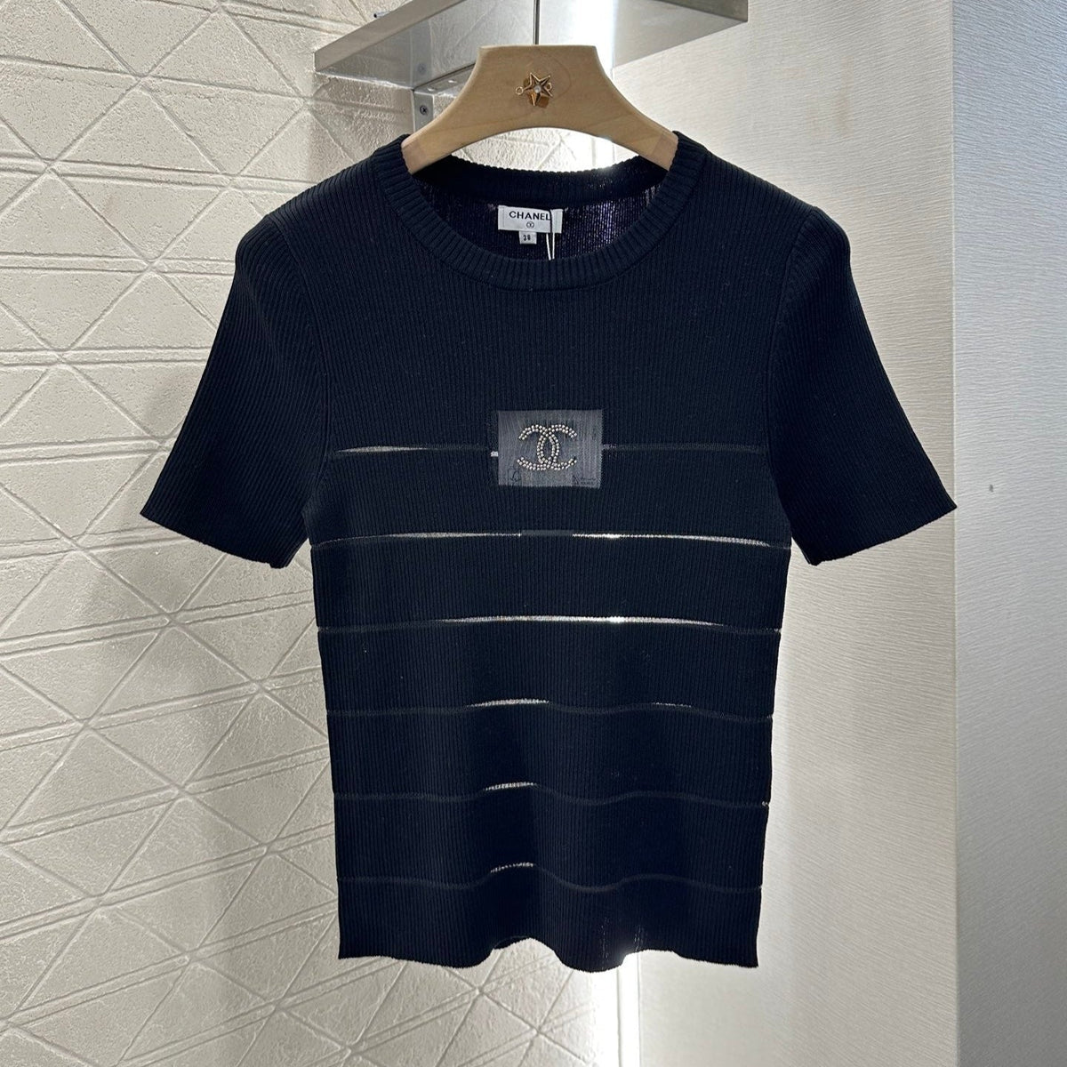 CHANEL FITTED SHORT-SLEEVE KNIT TOP 276496