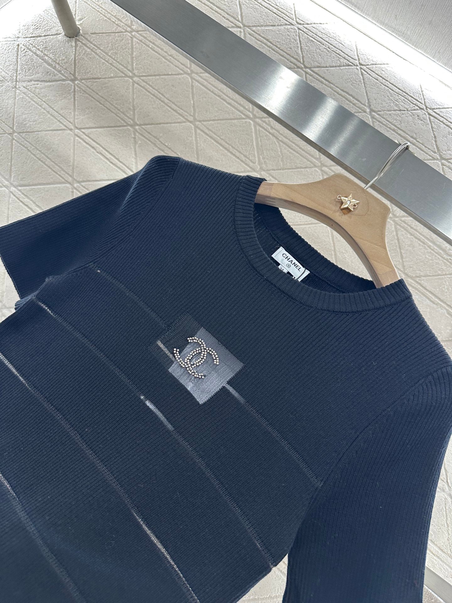 CHANEL FITTED SHORT-SLEEVE KNIT TOP 276496