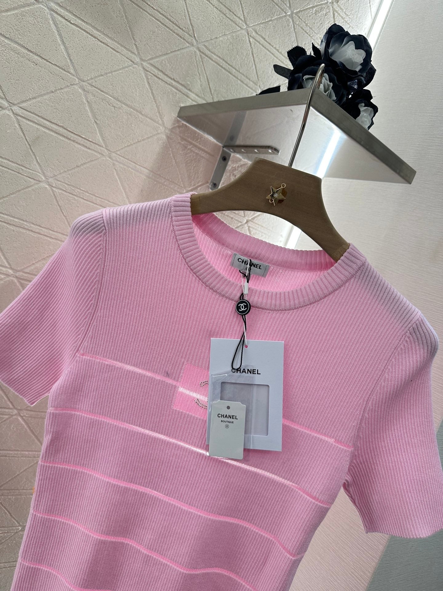 CHANEL FITTED SHORT-SLEEVE KNIT TOP 276498