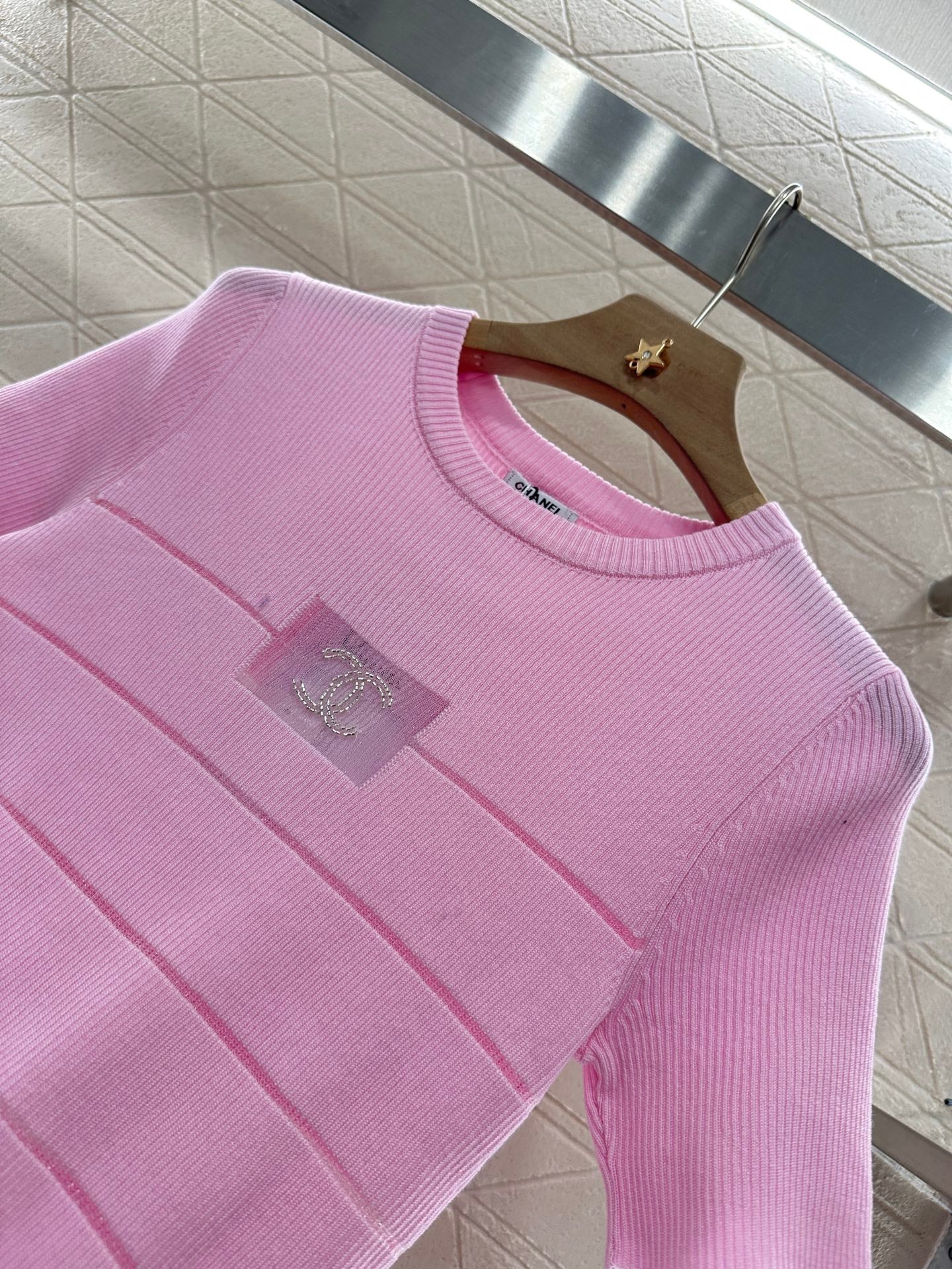 CHANEL FITTED SHORT-SLEEVE KNIT TOP 276498