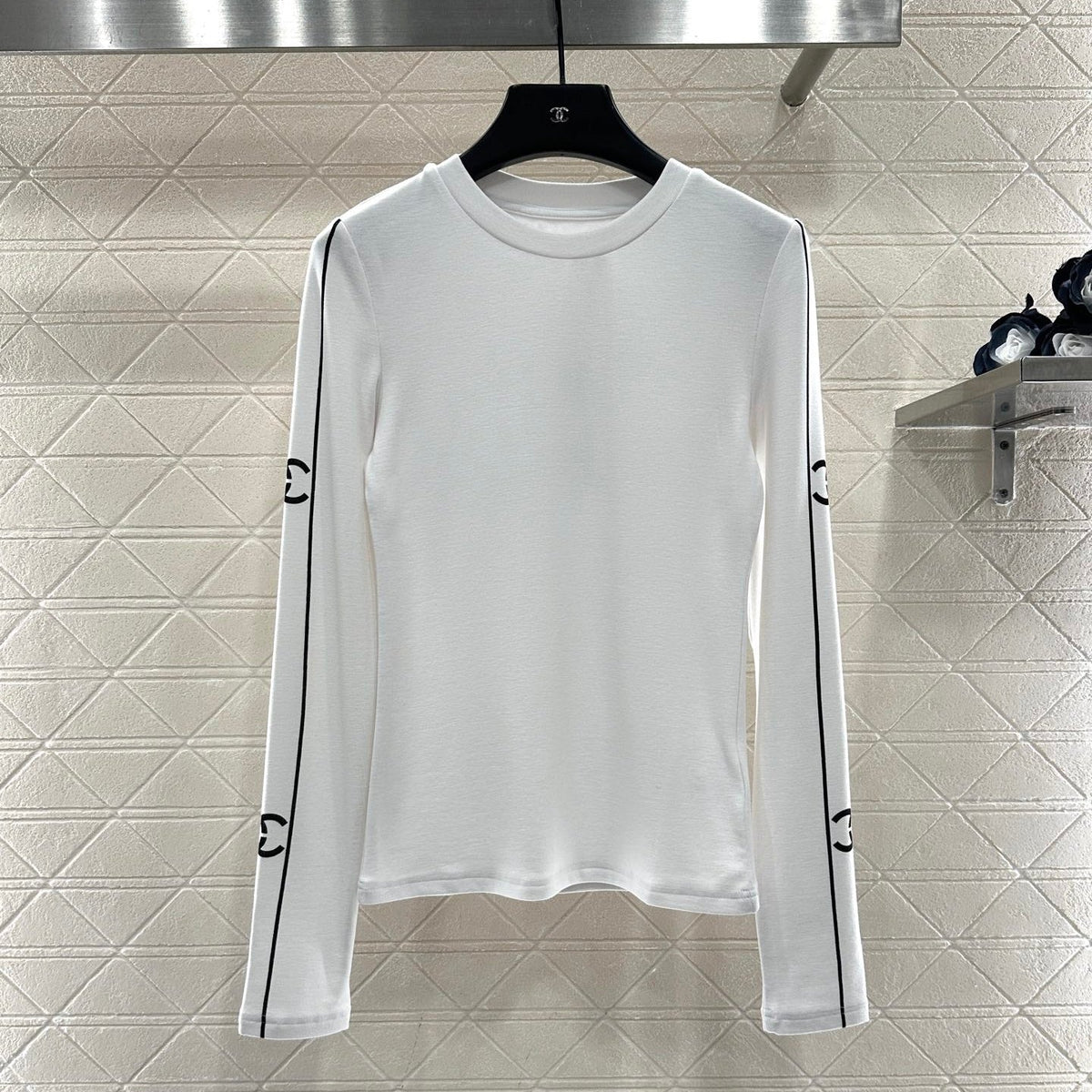 CHANEL 25S LONG-SLEEVE CREW NECK T-SHIRT 406