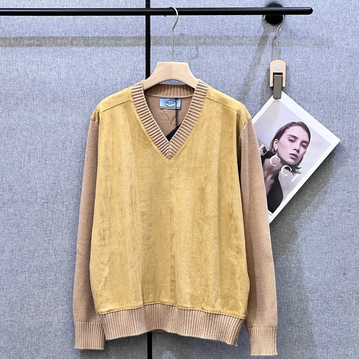 PRADA 25S V-NECK SWEATER 525