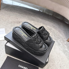 WEDGE HEELS IN BLACK CALFSKIN QUILTED