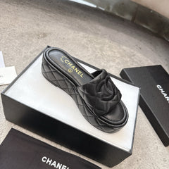 WEDGE HEELS IN BLACK CALFSKIN QUILTED