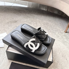 SLIPPERS IN BLACK CALFSKIN QUILTED