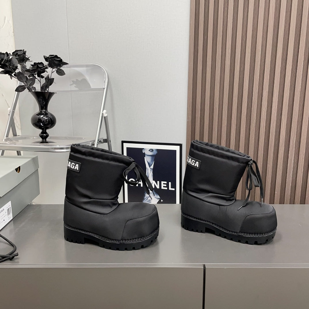 BALENCIAGA 25S ALASKA ANKLE BOOTS HIGH HEEL IN BLACK FABRIC STYLE 2