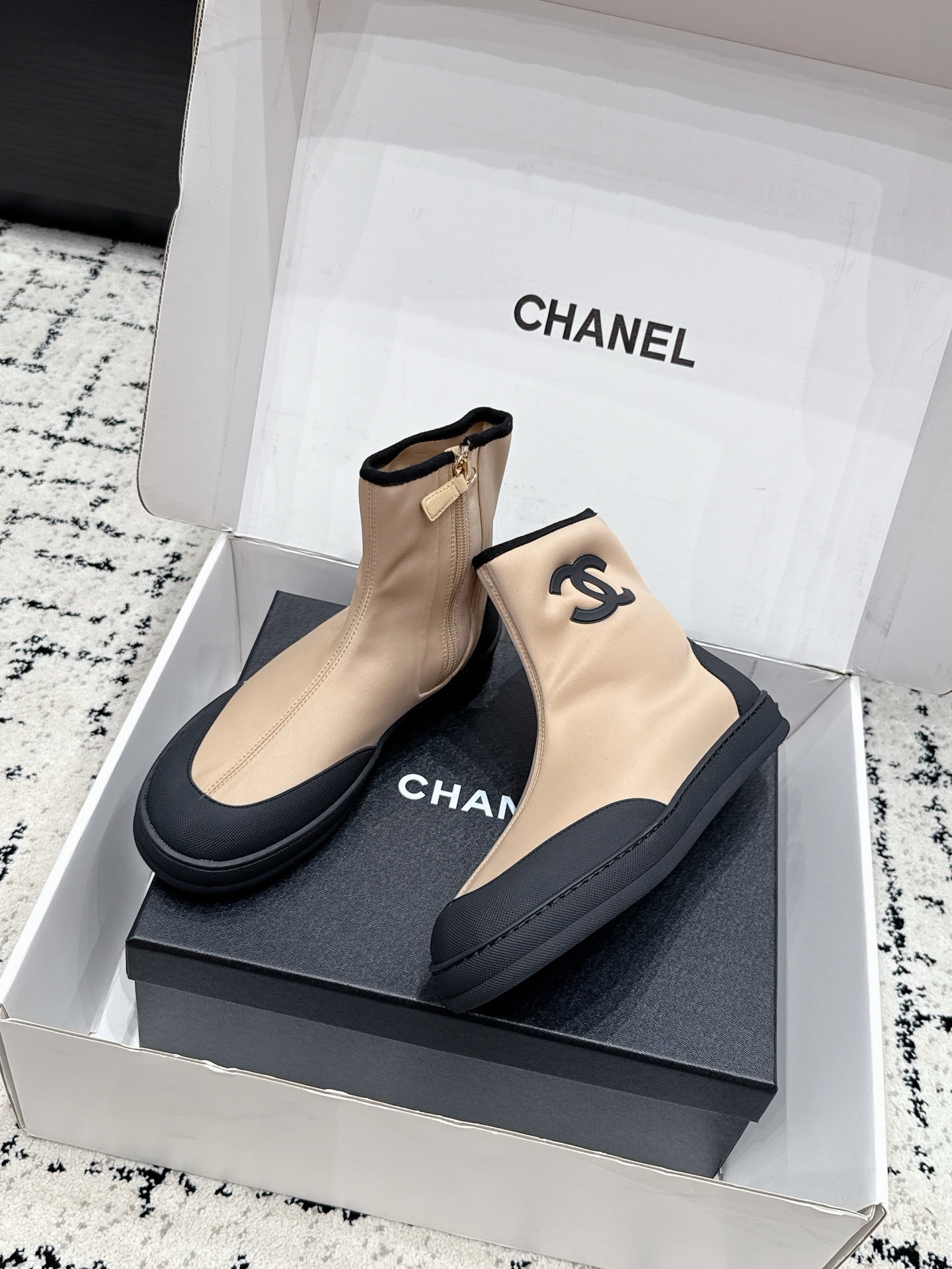 CHANEL 26S ZIPPER BOOTS IN BEIGE MIX BLACK FABRIC AND LAMBSKIN