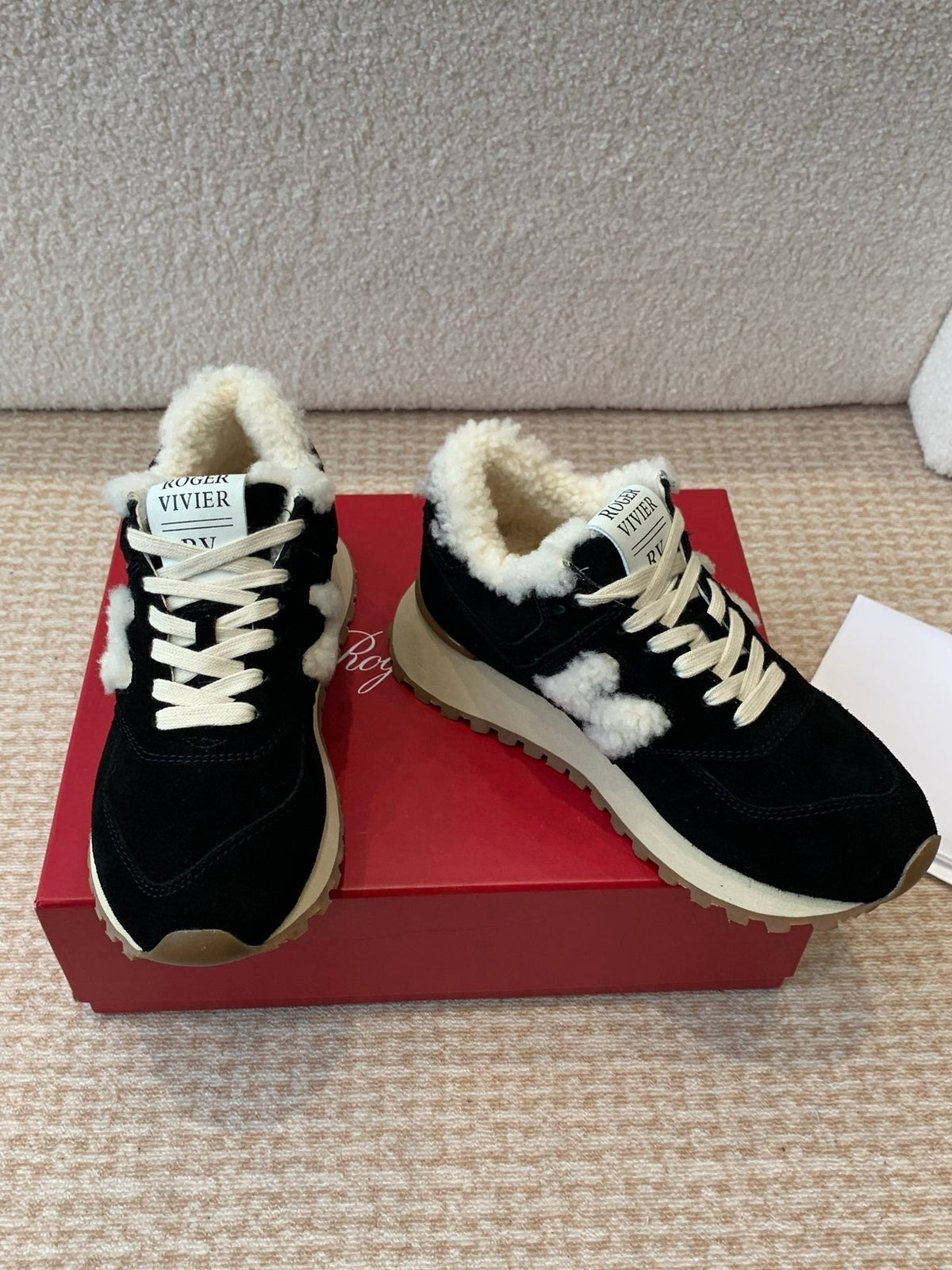 VIV' RUN SNEAKER IN BLACK SUEDE AND SHEARLING