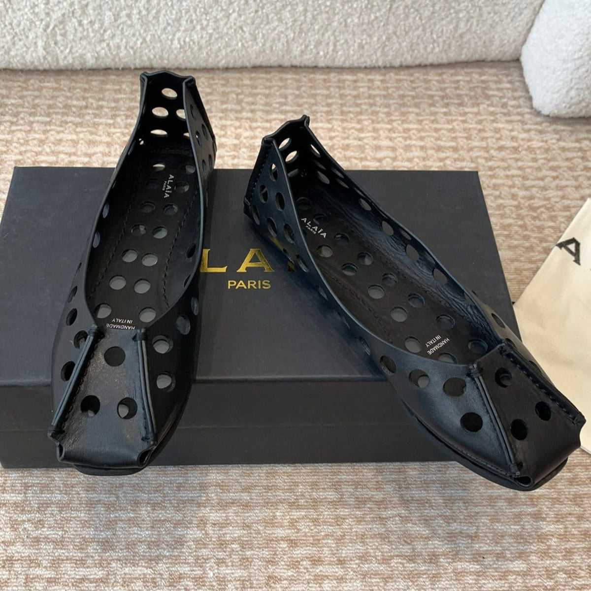 PERFO BALLET FLATS IN BLACK CALFSKIN