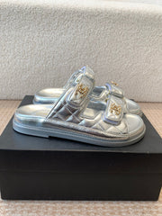 DAD SANDAL IN SILVER SHEEPSKIN MULE