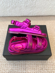 DAD SANDAL IN MAGENTA PURPLE SHEEPSKIN