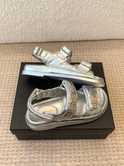 DAD SANDAL IN SILVER SHEEPSKIN