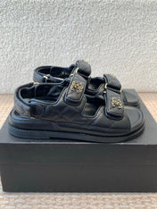 DAD SANDAL IN BLACK SHEEPSKIN