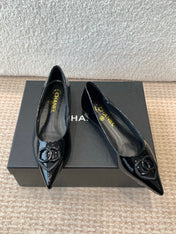 FLAT PUMP IN BLACK PATENT CALFSKIN