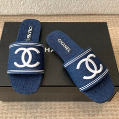 FLAT SLIDE IN NAVY BLUE DENIM WITH WHITE LOGO