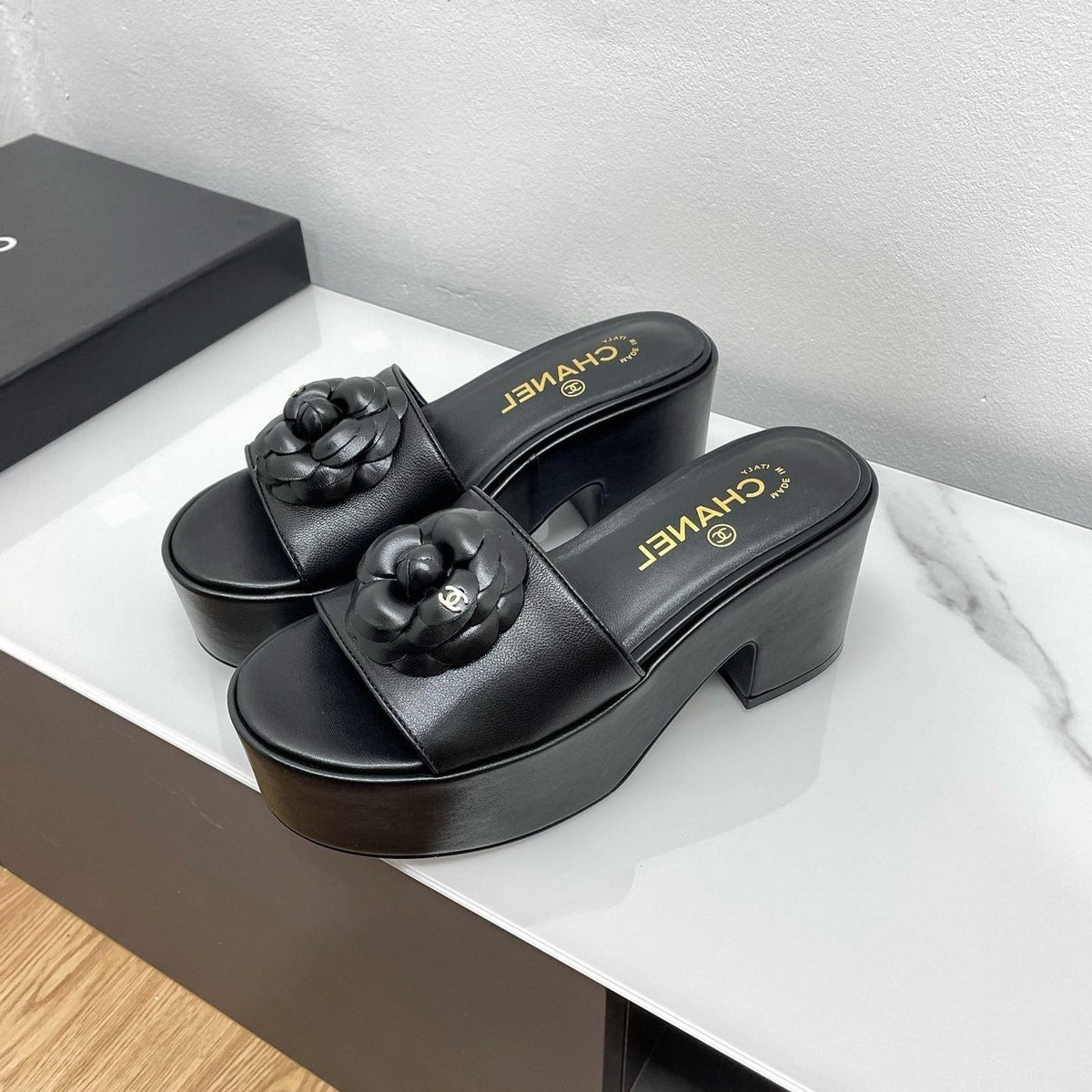 WEDGE PLATFORM BLACK LAMBSKIN WITH FLOWER