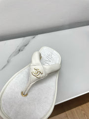 THONG SLIPPERS IN WHITE LAMBSKIN