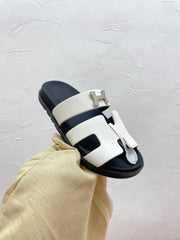 CHYPRE SANDAL WHITE LAMBSKIN WITH H BUCKLE