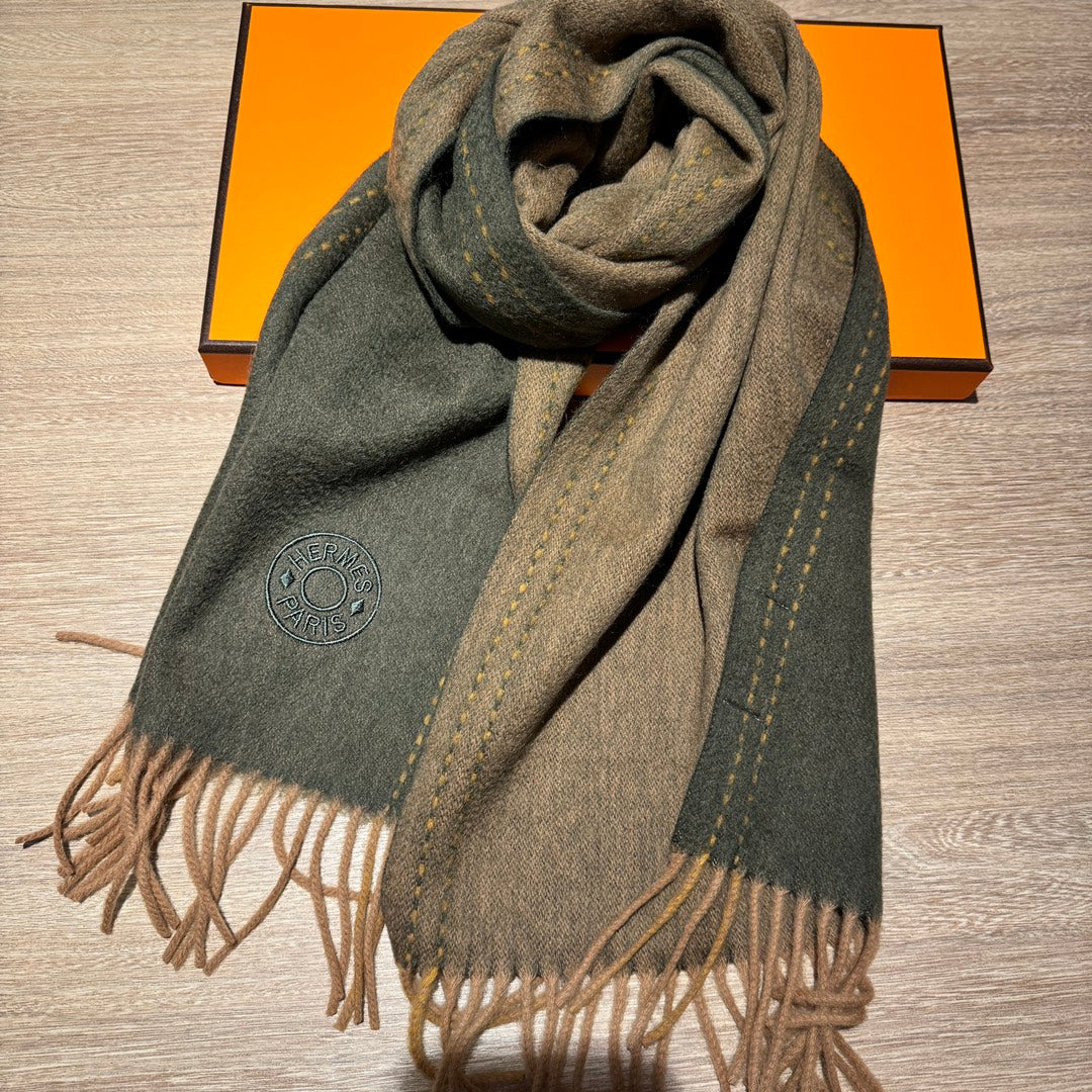 UNIE BRODEE MUFFLER 200 CM IN SEAWEED GREEN CASHMERE