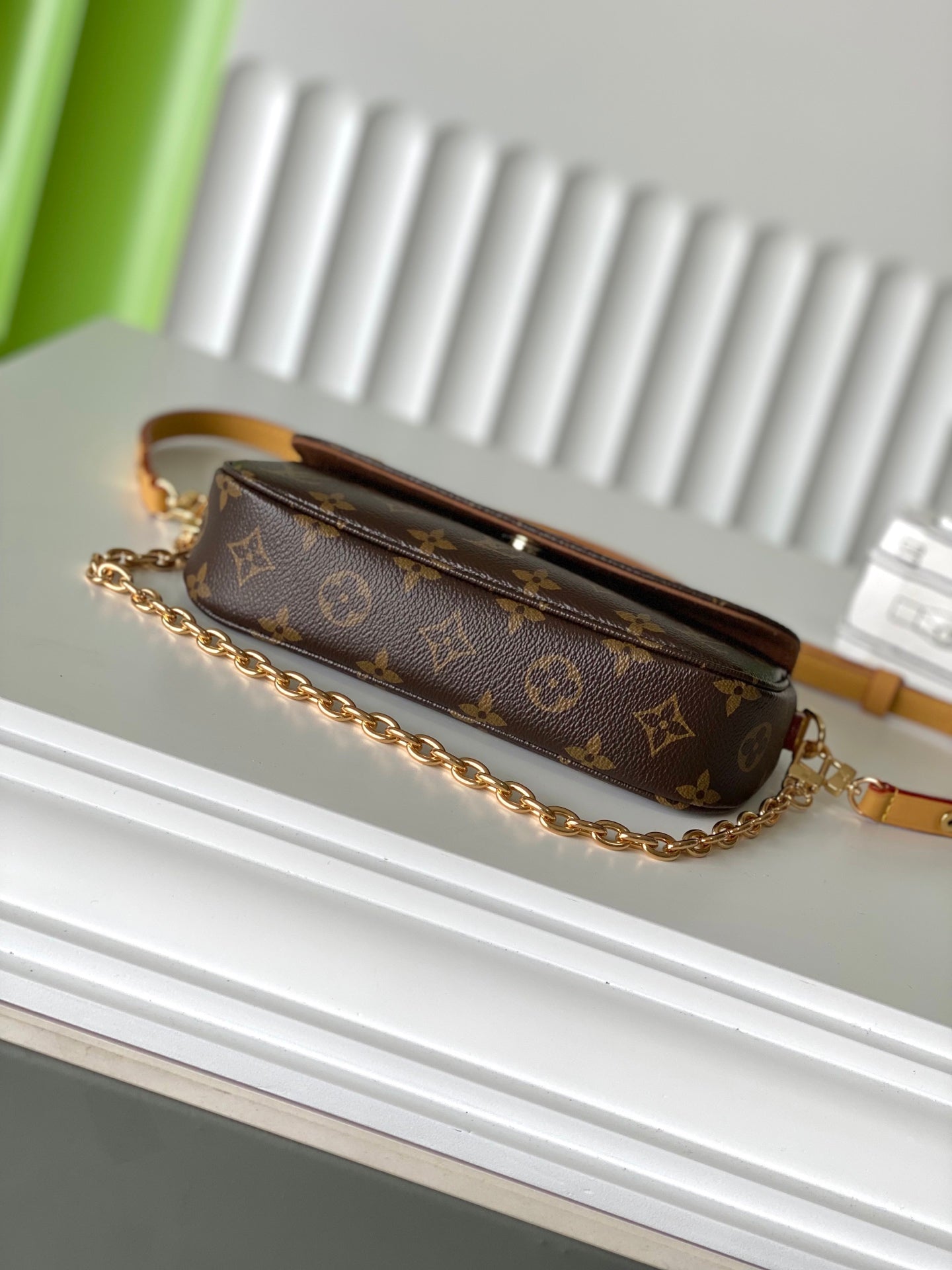WALLET ON CHAIN IVY 23.5 IN BROWN MONOGRAM CANVAS GOLD LOCK