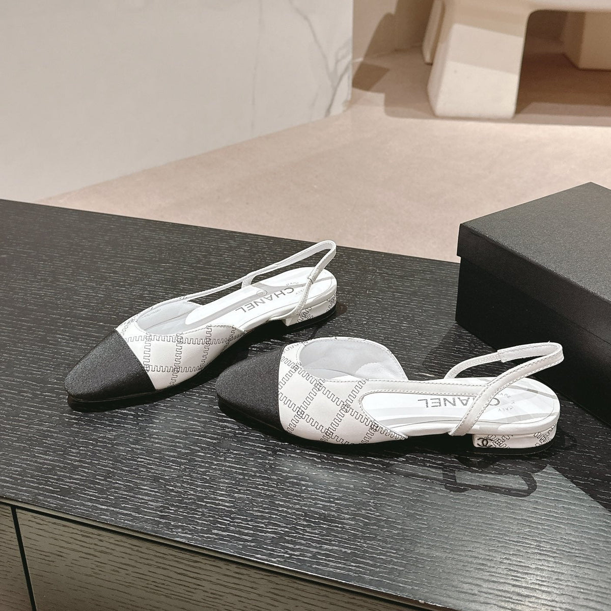 SLINGBACKS IN WHITE LAMBSKIN AND BLACK SATIN