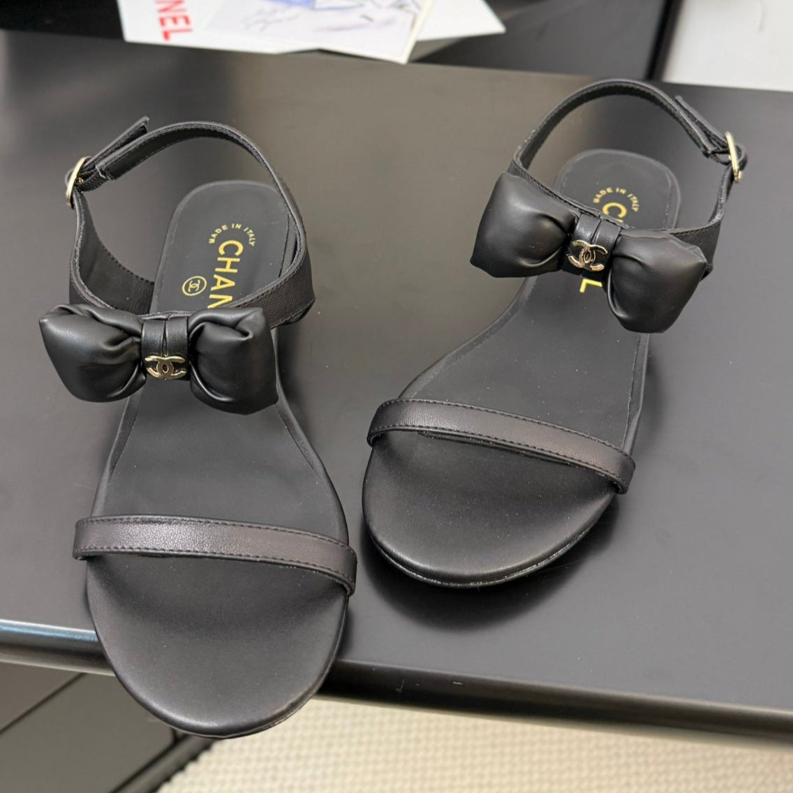 FLAT SANDALS IN BLACK CALFSKIN WITH BOW