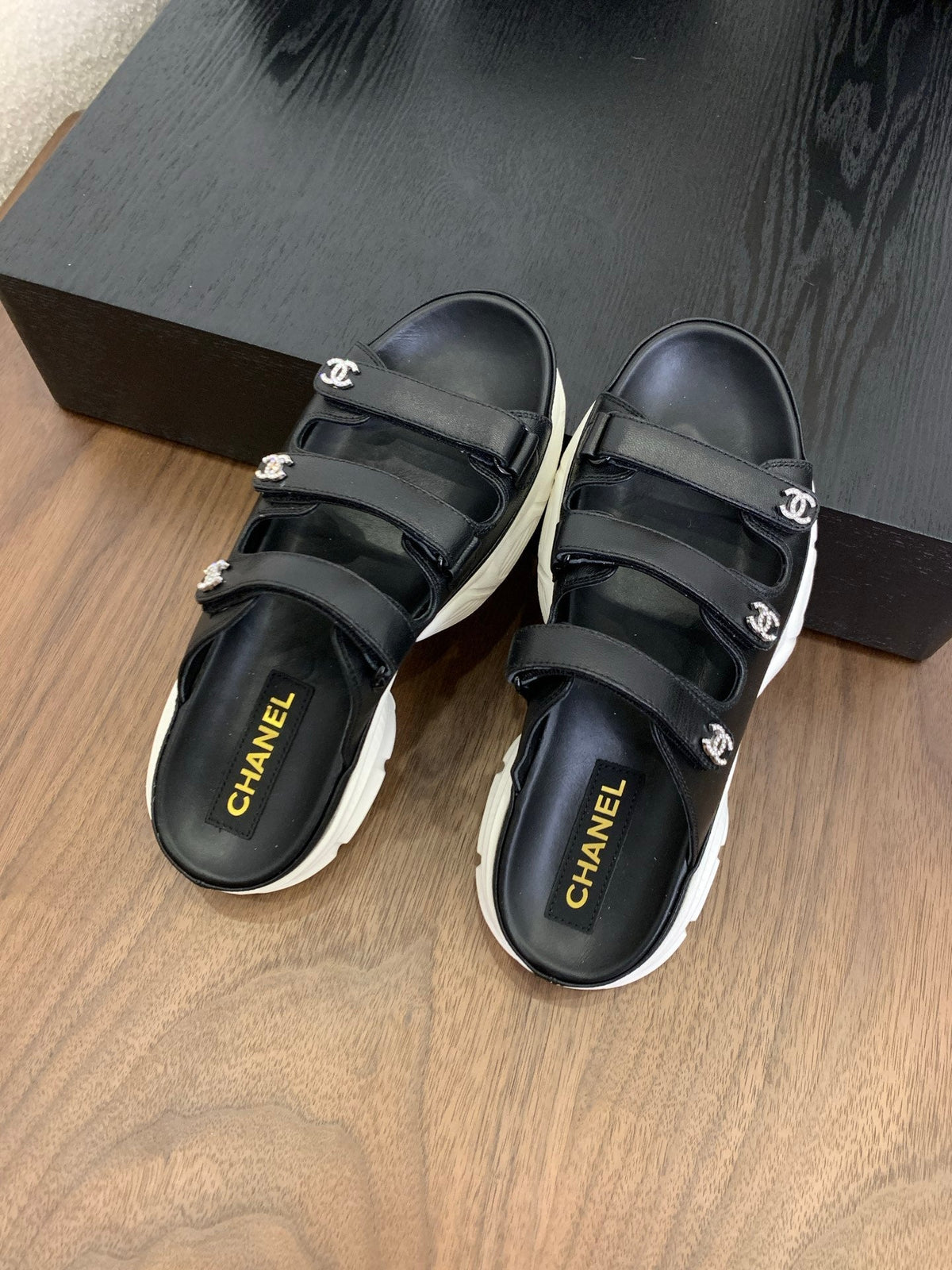 MULES 25S LOGO IN BLACK LAMBSKIN