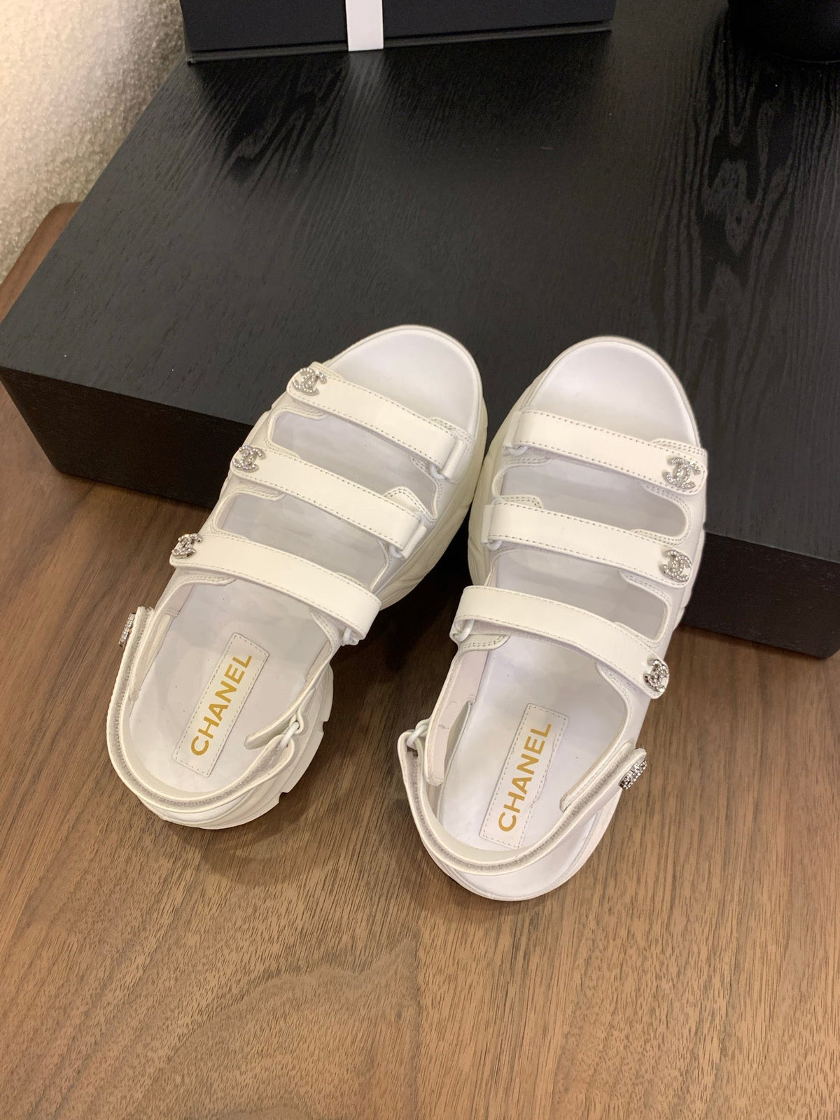 SANDAL 25S LOGO IN WHITE LAMBSKIN