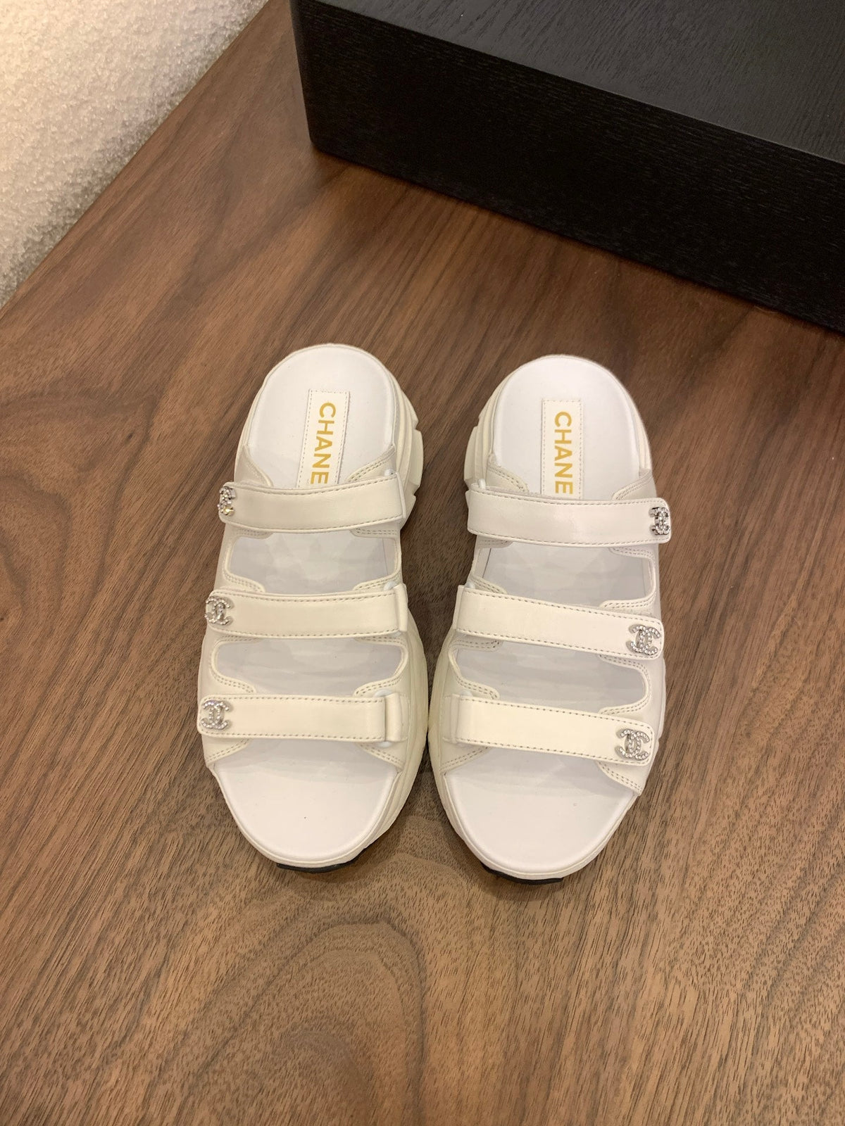 MULES 25S LOGO IN WHITE LAMBSKIN