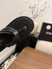 CHANEL 26S THONG SANDALS IN BLACK CALFSKIN WITH CC LOGO