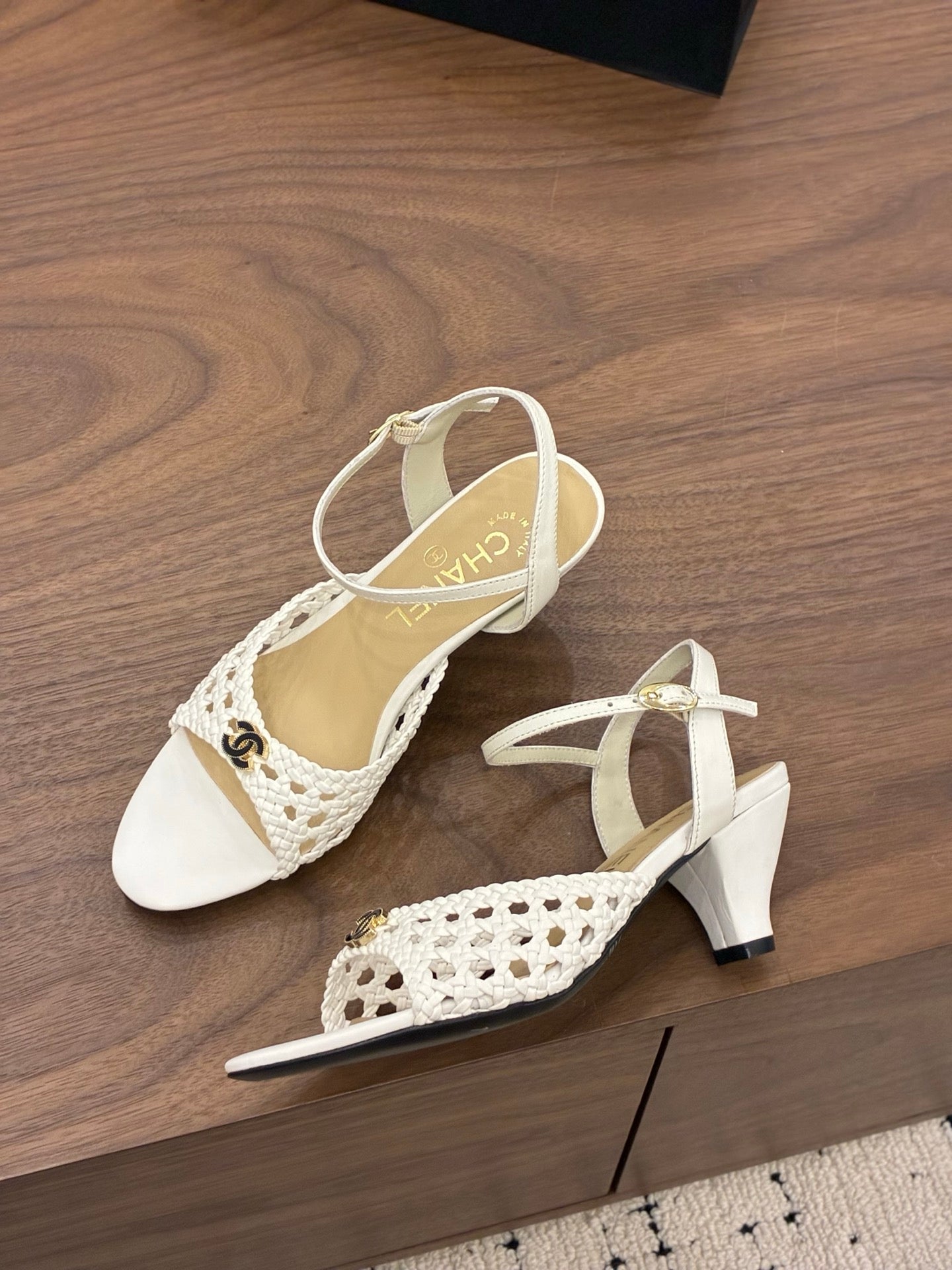 CHANEL 26S HIGH-HEELED BACK-STRAP SANDALS 60 MM IN WHITE WOVEN LAMBSKIN